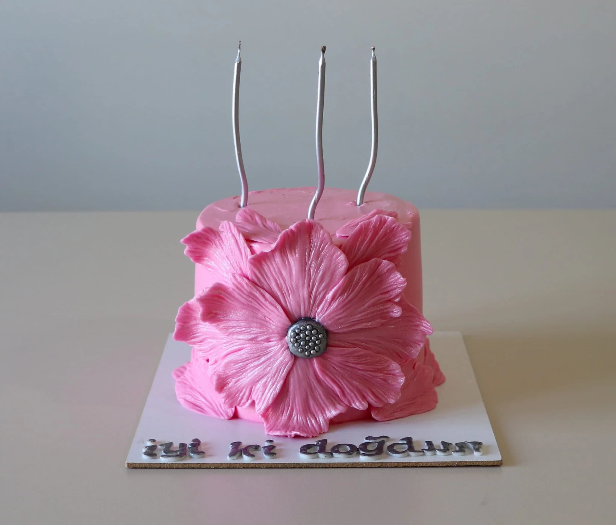 Pembe Lotus Pastası